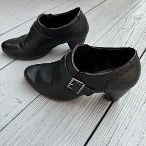 Born Boc Black Leather Slip On Booties Buckle Rubber Sole Comfort Heeled Boots